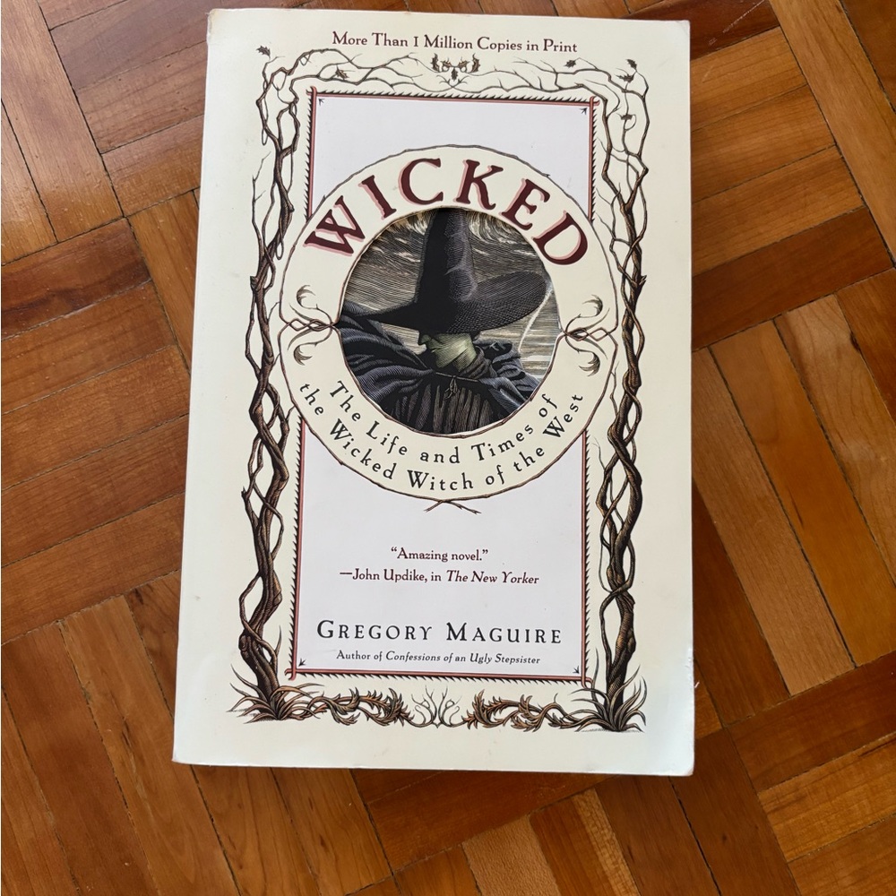Wicked by Gregory Maguire Paperback | Very Good Condition